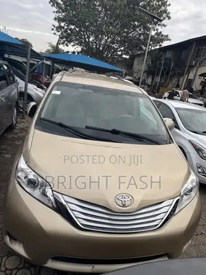 Toyota Sienna 2014 Gold