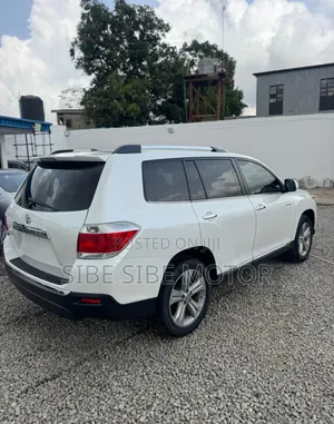 Toyota Highlander Limited 3.5l 4WD 2013 White
