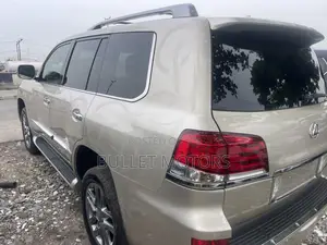 Lexus LX 570 (5 seats) AWD 2015 Gold