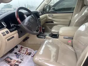 Lexus LX 570 (5 seats) AWD 2015 Gold