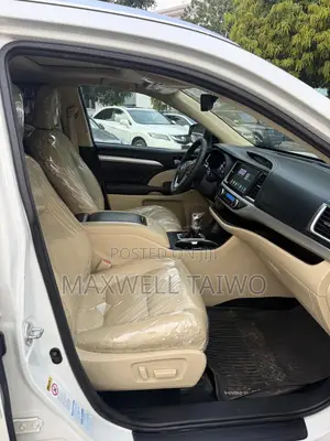 Toyota Highlander XLE 4x2 V6 (3.5L 6cyl 8A) 2017 White