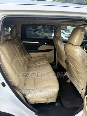 Toyota Highlander XLE 4x2 V6 (3.5L 6cyl 8A) 2017 White