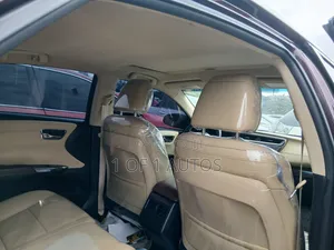 Toyota Avalon XLE Premium Sedan FWD (3.5L 6cyl 6A) 2013 Brown