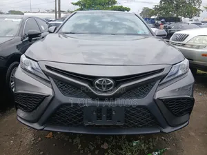 Toyota Camry SE 2021 Gray