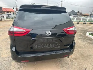 Toyota Sienna XLE 7-Passenger 4dr Minivan AWD (3.5L 6cyl 6A) 2015 Black