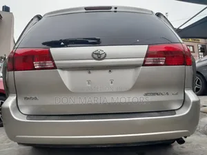 Toyota Sienna LE FWD 8-Passenger 2024 Silver