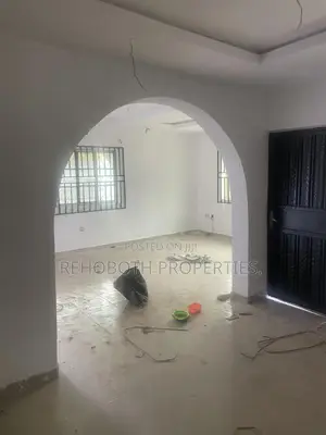 3bdrm Apartment in Back Of White Vill, Akala Express for rent