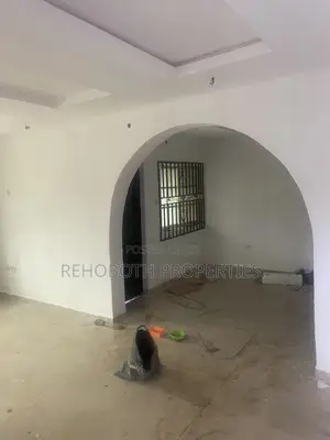 3bdrm Apartment in Back Of White Vill, Akala Express for rent