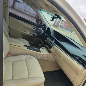 Lexus ES 350 FWD 2015 White