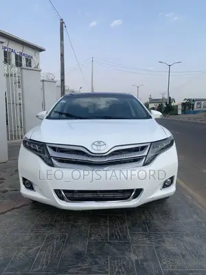Toyota Venza XLE 2016 White