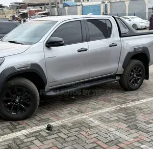 Toyota Hilux 2024 Silver