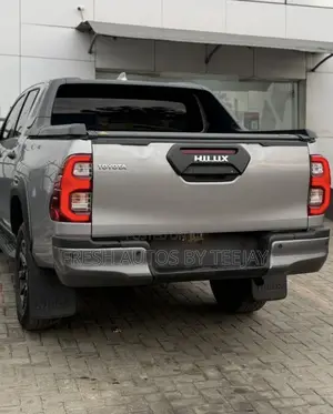 Toyota Hilux 2024 Silver