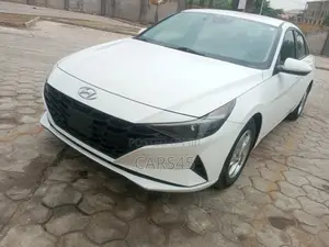 Hyundai Elantra 2022 White