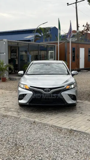 Toyota Camry SE (2.5L 4cyl 8A) 2019 Silver