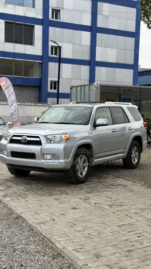 Toyota 4-Runner SR5 4X4 2013 Silver