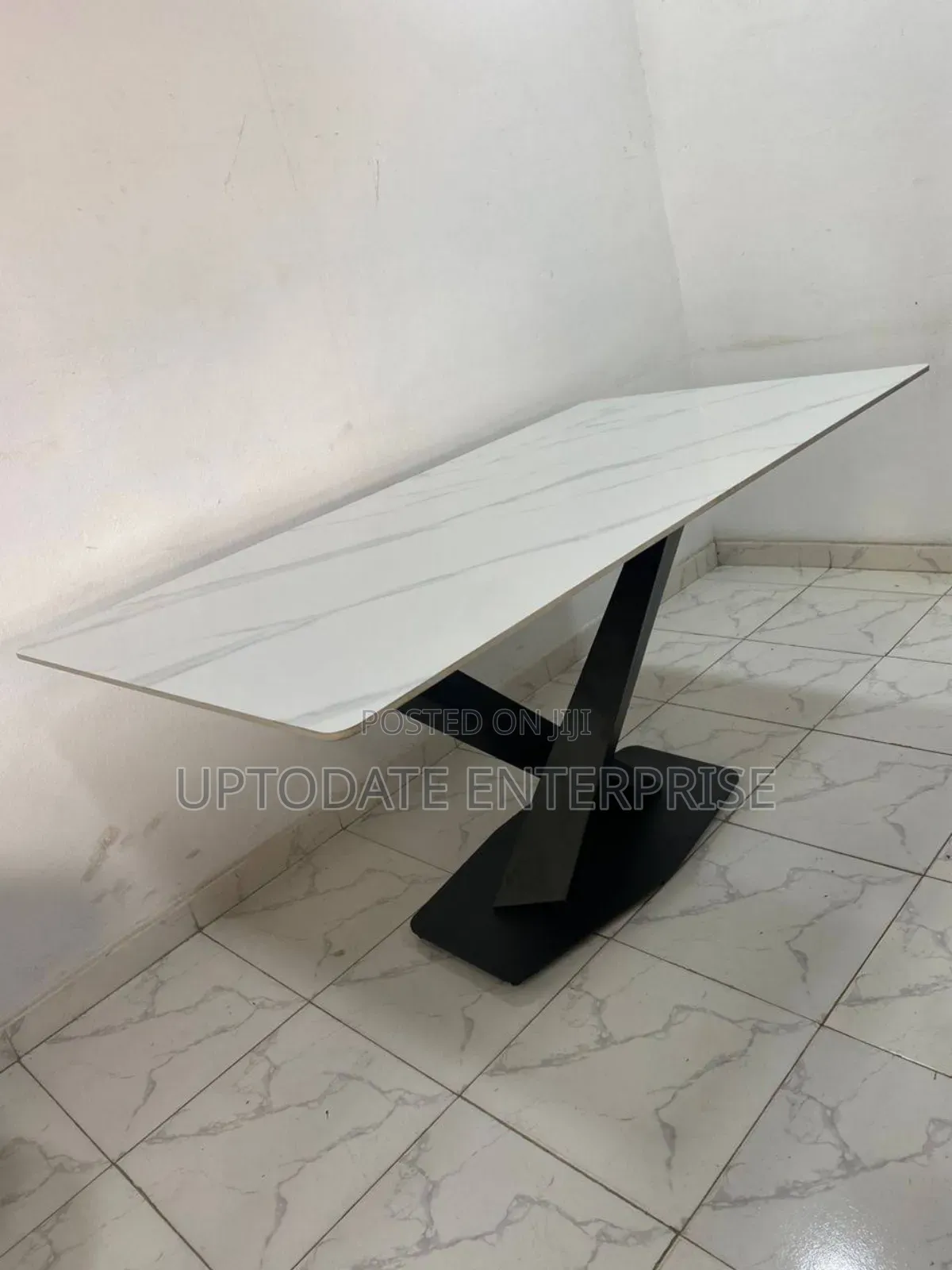 Stylish Single Dining Table