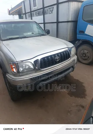 Toyota Tacoma 2004 Silver