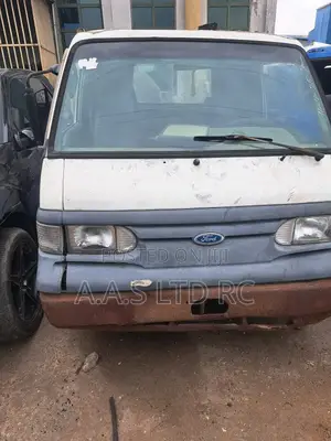 Ford Econovan Truck 2004 White
