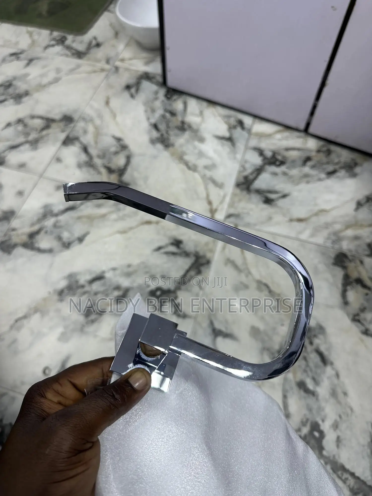 Chrome Tissue Holder
