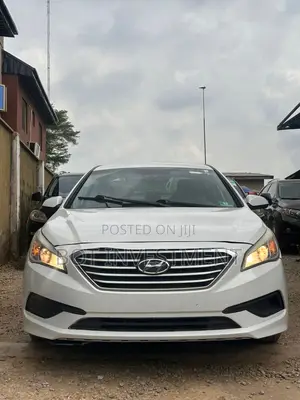 Hyundai Sonata Base Sedan FWD (2.4L 4cyl 6A) 2016 White