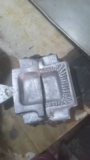 Chicken Pie Moulder