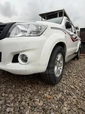 Toyota Hilux 2013 White