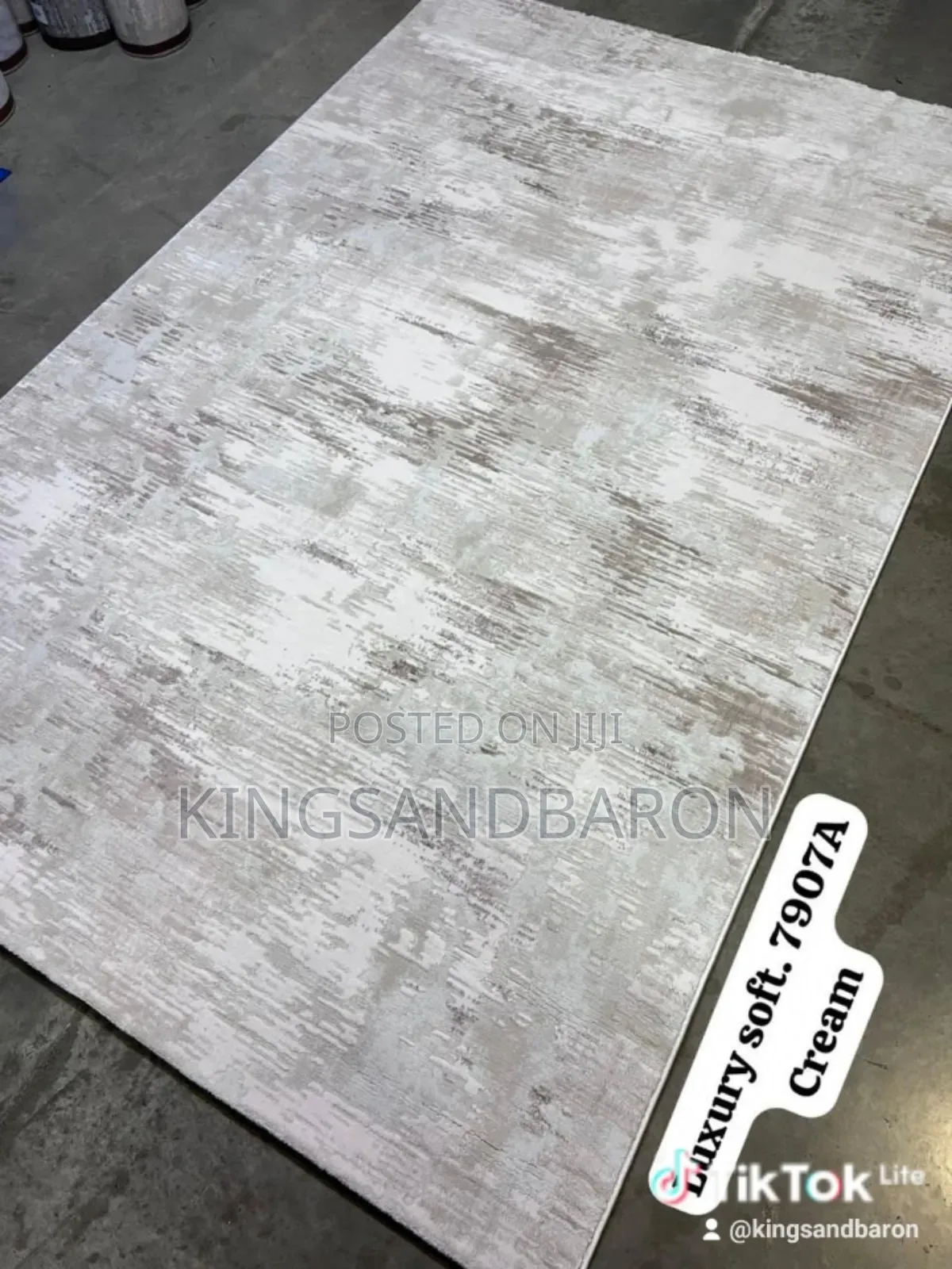 5×7fts Cream Turkey Center Rug