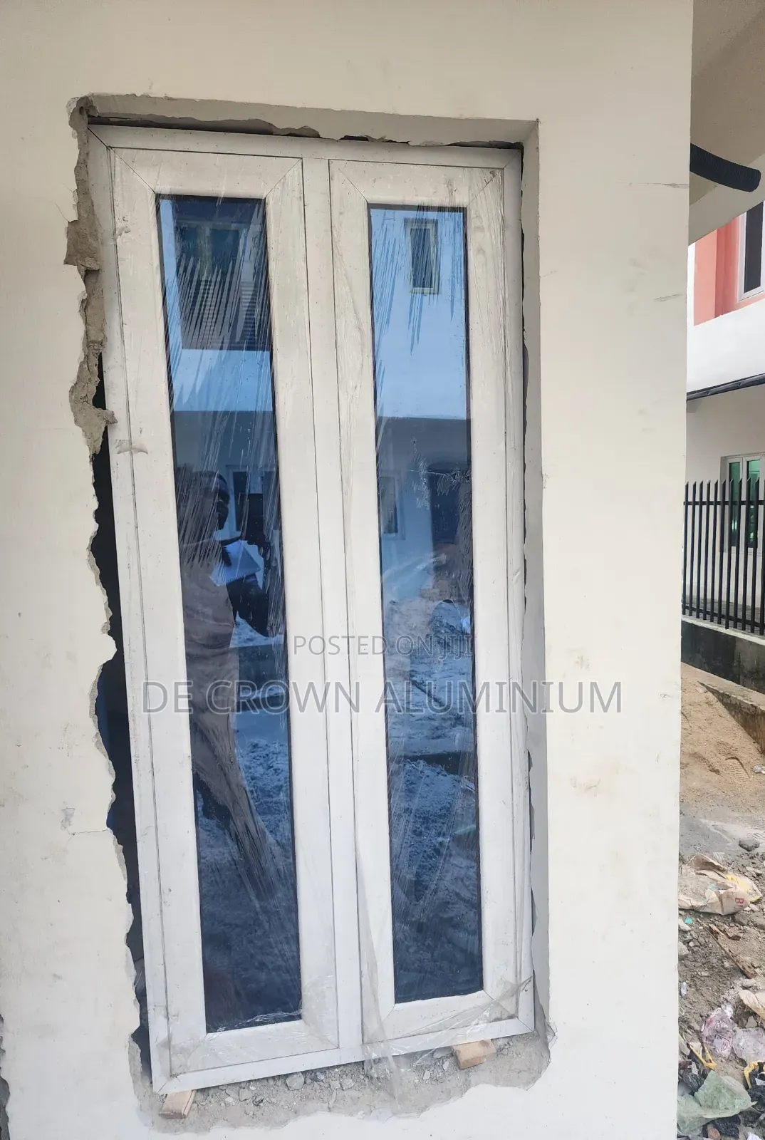 Premium White Aluminium Casement Windows With Burglary Proof Net