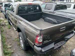 Toyota Tacoma Acces Cab 4x2 2.7L 4-Cyl. 5-Speed Manual 2013 Brown