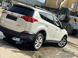 Toyota RAV4 Limited 4dr SUV AWD (2.5L 4cyl 6A) 2015 White