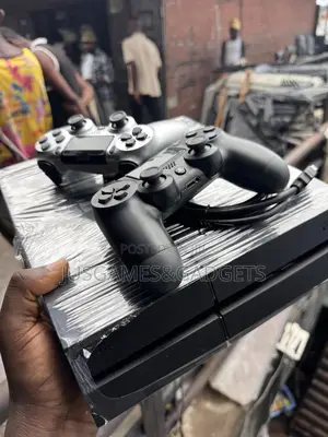 Playstation 4 With Its Complete Gadgets/Accessories