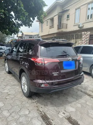Toyota RAV4 XLE 4dr SUV (2.5L 4cyl 6A) 2018 Purple