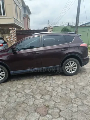 Toyota RAV4 XLE 4dr SUV (2.5L 4cyl 6A) 2018 Purple