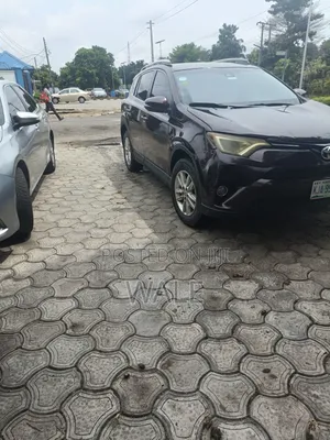 Toyota RAV4 XLE 4dr SUV (2.5L 4cyl 6A) 2018 Purple
