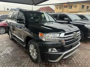 Toyota Land Cruiser 5.7 V8 GXR 2016 Black