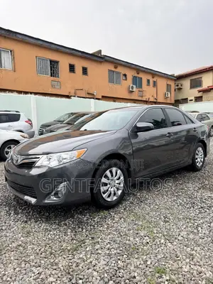 Toyota Camry LE 4dr Sedan (2.5L 4cyl 6A) 2013 Gray