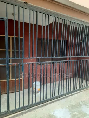 3bdrm Block of Flats in Abesan Estate for rent