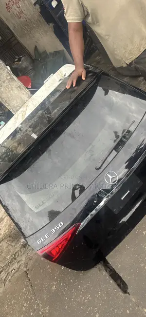 Complete Booth With Glass and Backlight for Gle350 2020/21 Model Suv