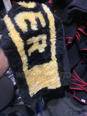 Soft Plush Dashboard Cover – Luxury Interior Protection (Furry Design)