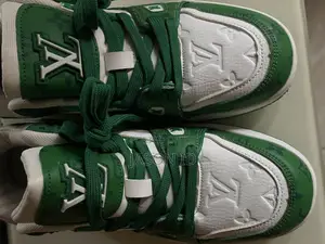 Size 44 Original Louis Vuitton Trainers