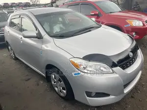 Toyota Matrix Hatchback FWD (1.8L 4cyl 5M) 2010 Silver