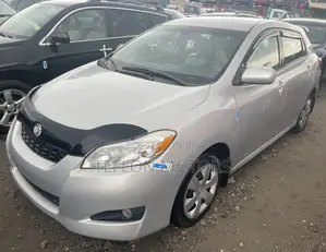 Toyota Matrix Hatchback FWD (1.8L 4cyl 5M) 2010 Silver