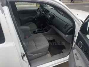 Toyota Tacoma Access Cab V6 Automatic 2010 White