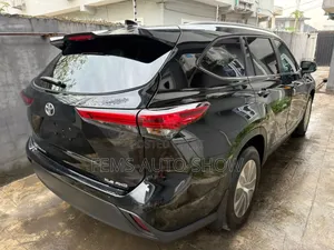 Toyota Highlander XLE AWD 2024 Black