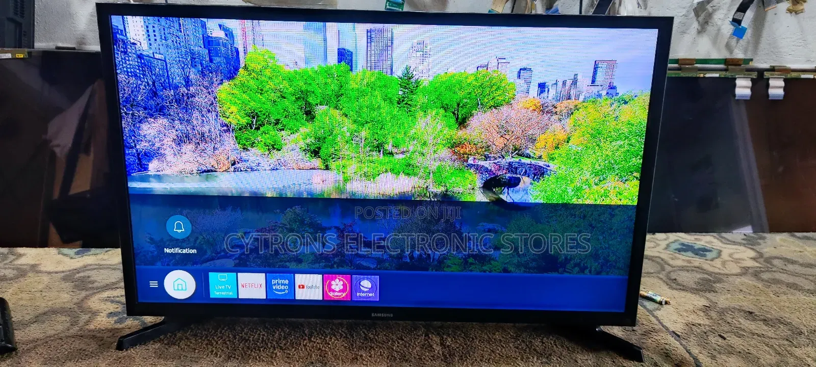 32" 2020 Model Samsung