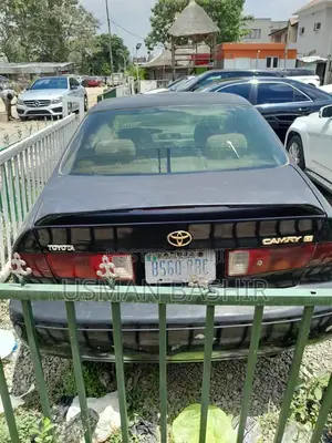 Toyota Camry 2000 Black