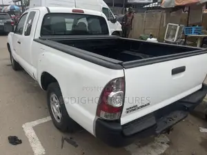 Toyota Tacoma Access Cab V6 Automatic 2010 White
