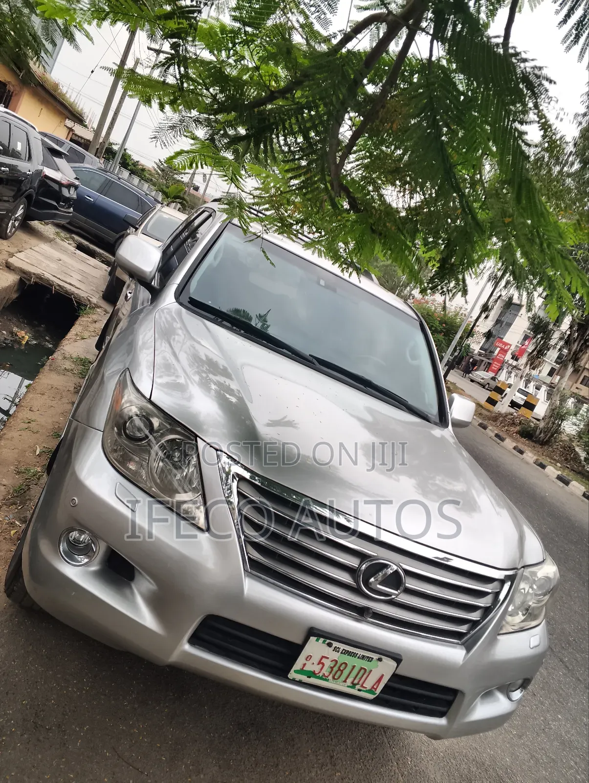 Lexus LX 570 2011 Silver