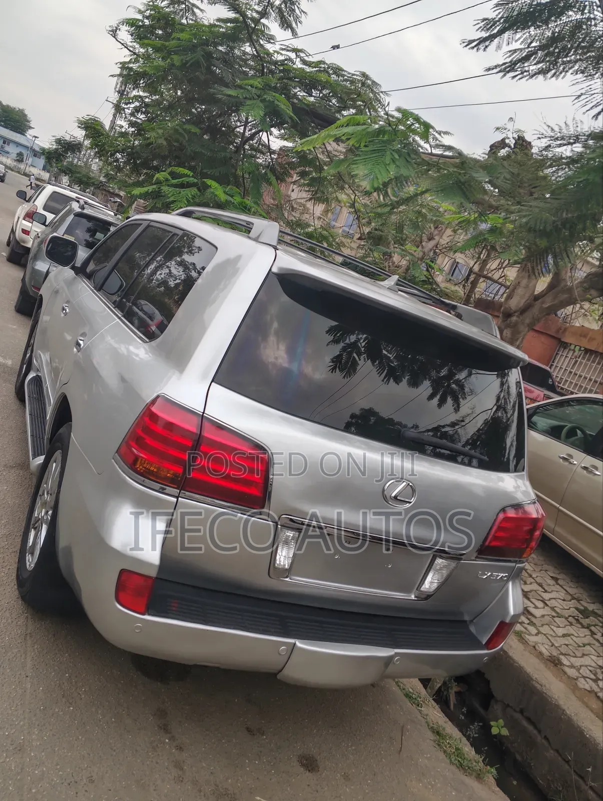 Lexus LX 570 2011 Silver