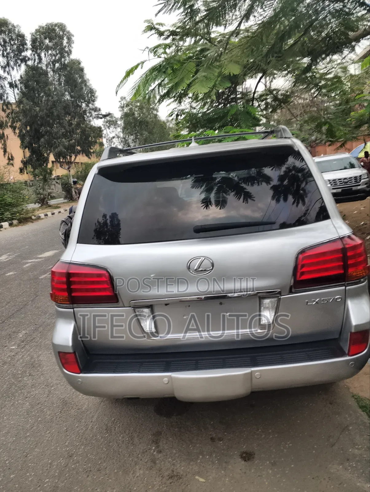 Lexus LX 570 2011 Silver